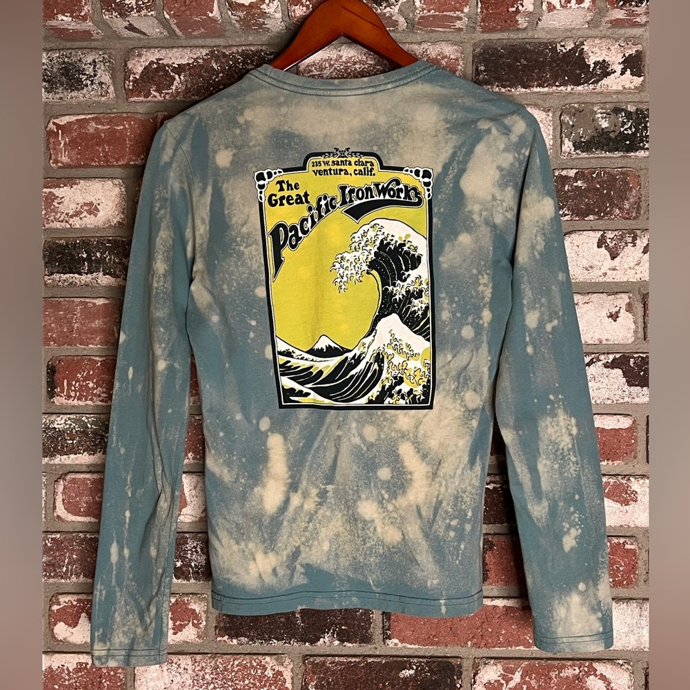 Patagonia Ventura Cali, Blue long sleeve custom bleach splatter design.